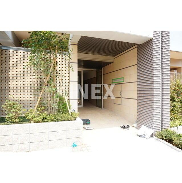 横浜市神奈川区高島台の賃貸マンションのエントランス