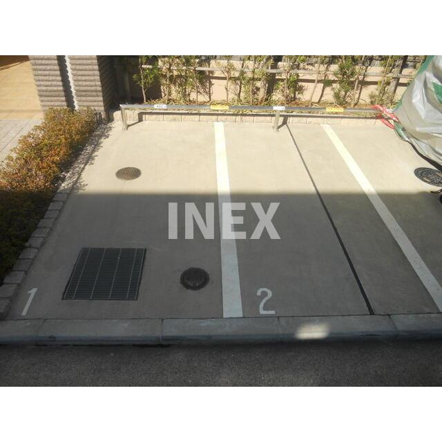 横浜市神奈川区高島台の賃貸マンションの駐車場