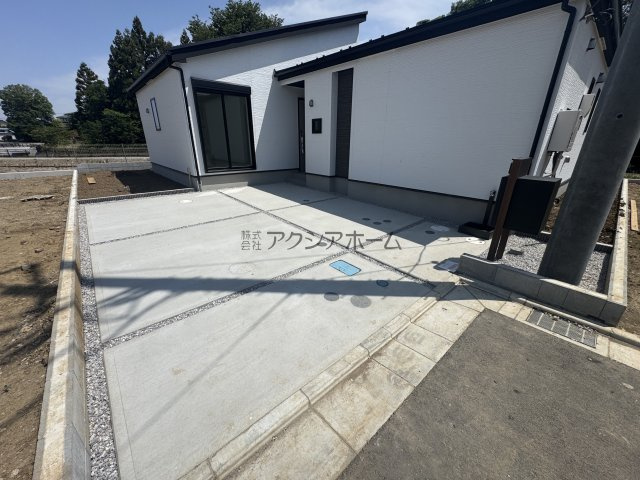 飯能市青木・全9棟　新築一戸建　9号棟　～平屋建て～の駐車場|並列駐車2台可能です(車種制限あり)