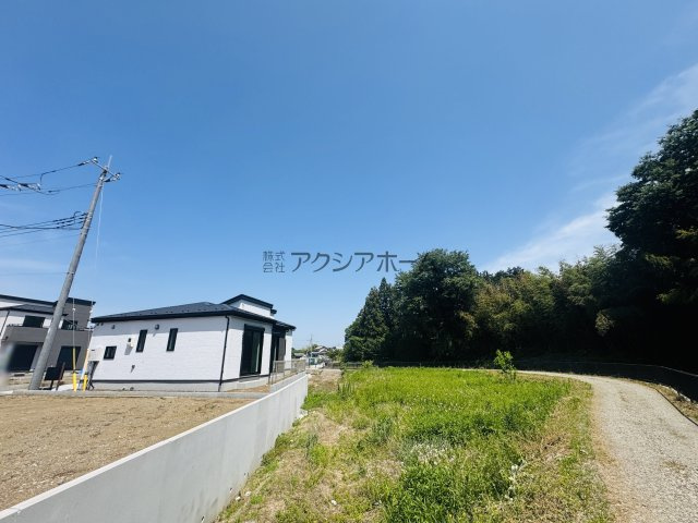 飯能市青木・全9棟　新築一戸建　9号棟　～平屋建て～の前面道路含む現地写真