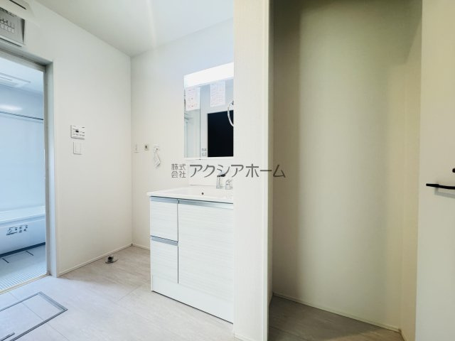 飯能市青木・全9棟　新築一戸建　9号棟　～平屋建て～の独立洗面台|シャンプードレッサー付洗面化粧台