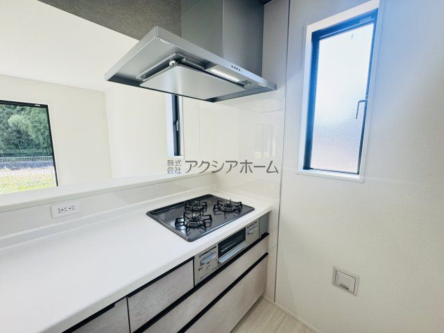 飯能市青木・全9棟　新築一戸建　9号棟　～平屋建て～の設備|3口ガスコンロ