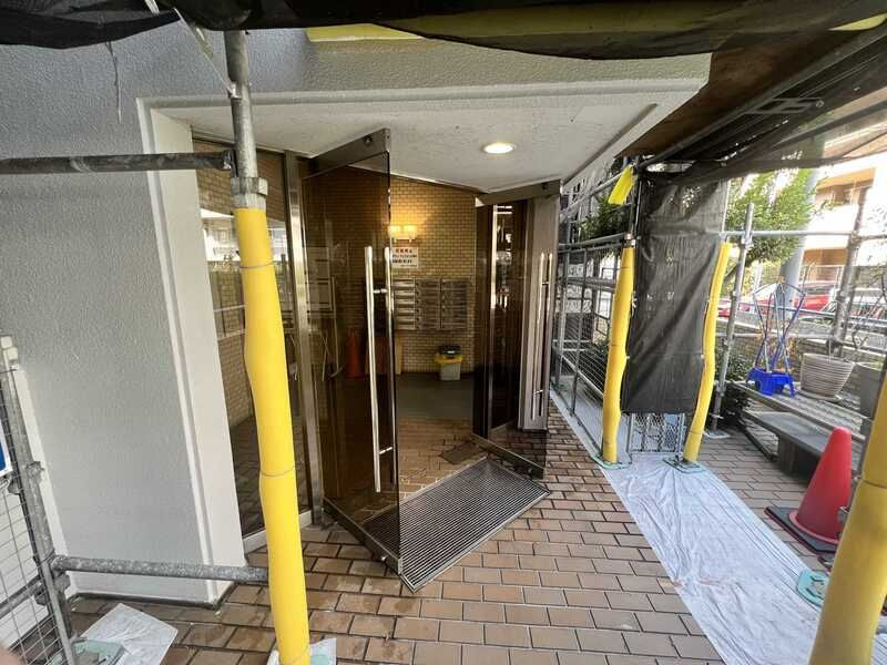 福岡市南区高宮２丁目の賃貸マンションのエントランス