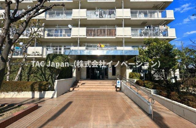 ルネ町屋の外観|洗練されたフォルムと落ち着いた色調が、街並みにやさしく溶け込む佇まい。帰るたびに、心がふっと和らぐ外観です。