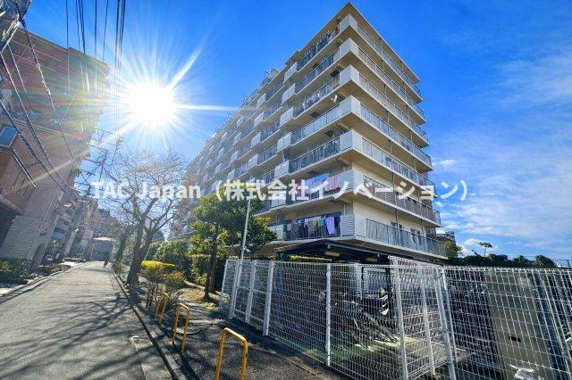 ルネ町屋の外観|周囲の景観と調和する、落ち着きある洗練デザイン。日常の風景にさりげない美しさを添える、ちょうどよい存在感です。