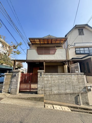 篠原台　建物付き土地の外観|■建物延床面積：63.60㎡（約19.34坪）
■西側前面道路も広々確保。