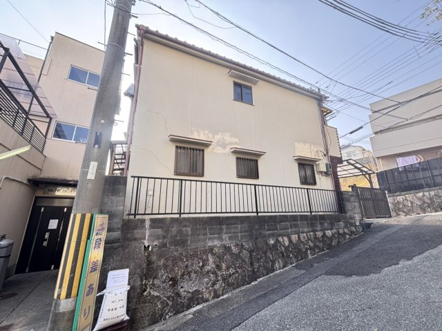篠原台　建物付き土地の前面道路含む現地写真|■西側からの現地写真となります。