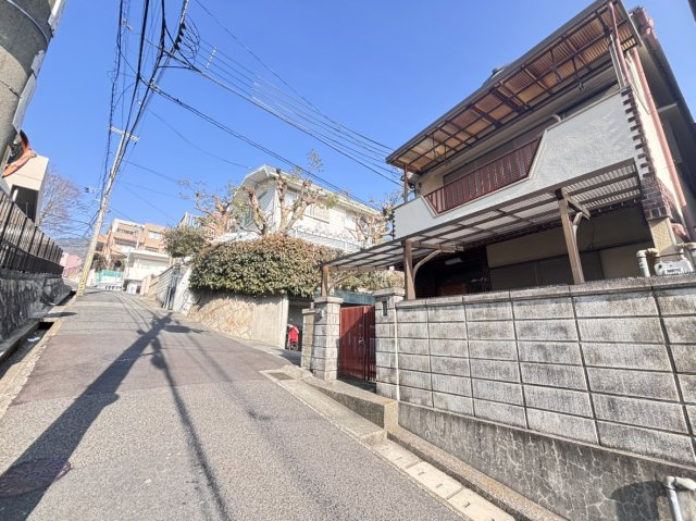 篠原台　建物付き土地の前面道路含む現地写真|■西側道路の現地写真となります。