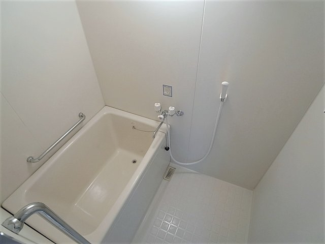 サイコート鈴蘭台の浴室|清潔感の有るバスルーム