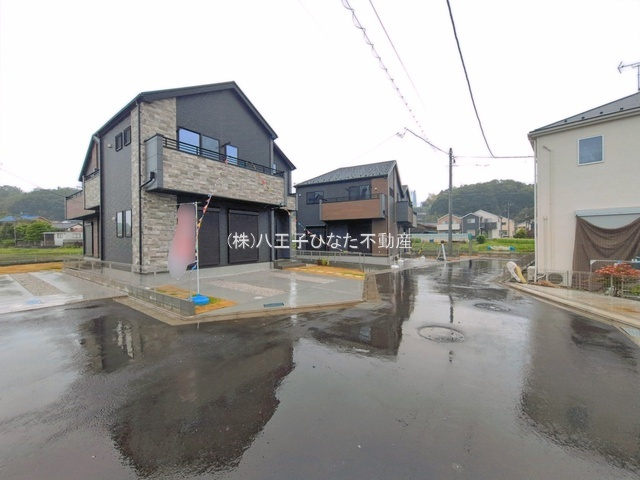 『八王子市新築戸建て』八王子市小比企町1429-2【仲介手数料無料】　１期の前面道路含む現地写真|～仲介手数料無料☆八王子ひなた不動産～八王子市小比企町　新築戸建て