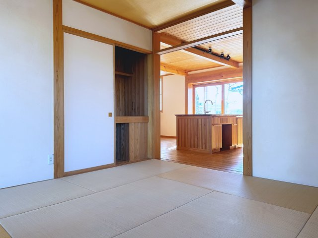 中古戸建　郡山市安積荒井一丁目　安積第一小・安積中の和室|和室には押し入れ収納完備！