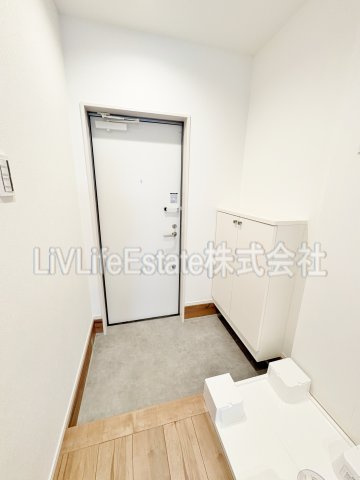 クレスト東村山（旧エテルノヴァローレ東村山）の玄関