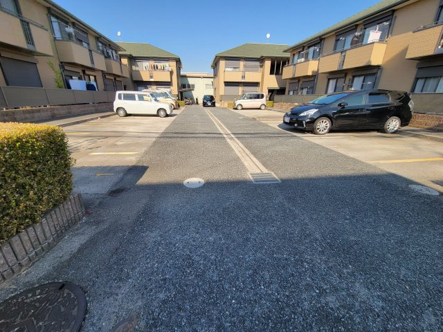 メゾン・ボナールD棟の駐車場
