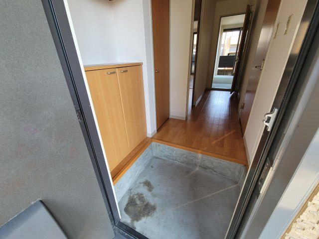 メゾン・ボナールD棟の玄関