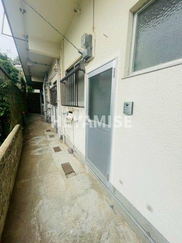 PEACE HOME 白木のエントランス