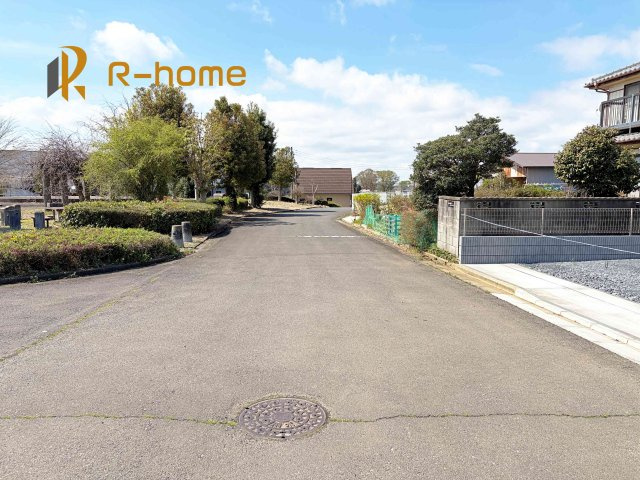 小美玉市希望ヶ丘1期　新築戸建て　3号棟の前面道路含む現地写真|堂々！建物完成♪実際のお部屋をご見学可能です♪
ご見学が一番の資料！お気軽にお問い合わせ下さい♪
