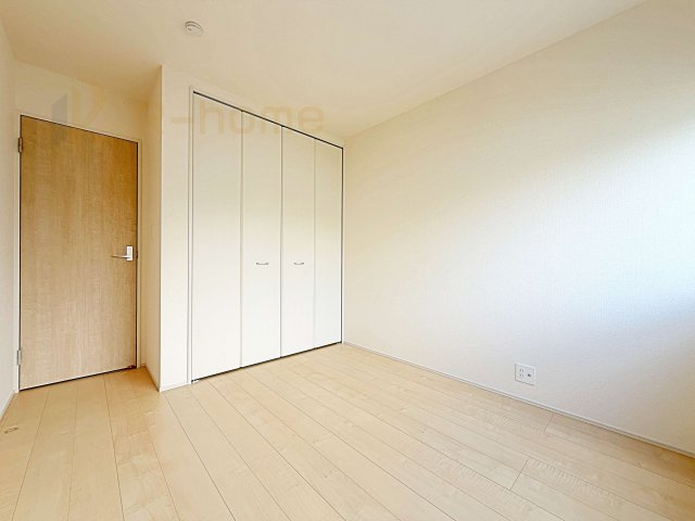 小美玉市希望ヶ丘1期　新築戸建て　3号棟の洋室|どんな部屋家具も合わせやすいシンプルな洋室！
たっぷりの日差しと心地よい風が舞い込む住まい♪
