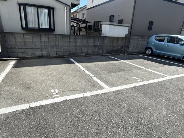 グリーンハイツ東山Ⅱの駐車場