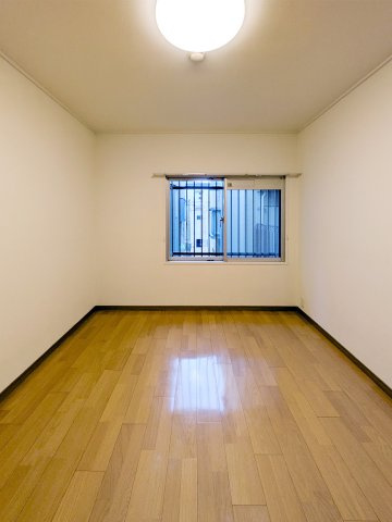 ニューライフ岡本の洋室|使い勝手のいい洋室です