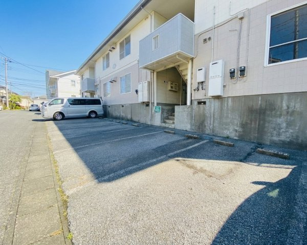 アスモ美しが丘 Dの駐車場|駐車場に車を止められます