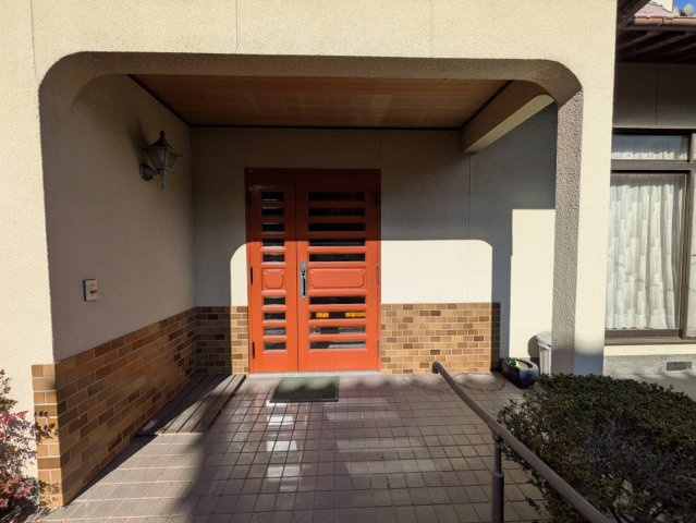 岡山市北区佐山 中古住宅の玄関|◆外玄関の様子です。