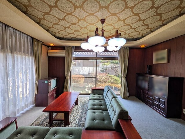 岡山市北区佐山 中古住宅の居間・リビング|◆日当たりの良いリビングです。