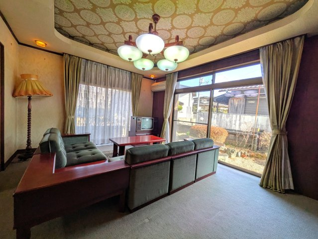 岡山市北区佐山 中古住宅の居間・リビング|◆別角度から見たリビングの様子です。