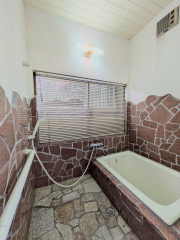 岡山市北区佐山 中古住宅の浴室