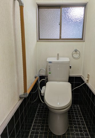 岡山市北区佐山 中古住宅のトイレ