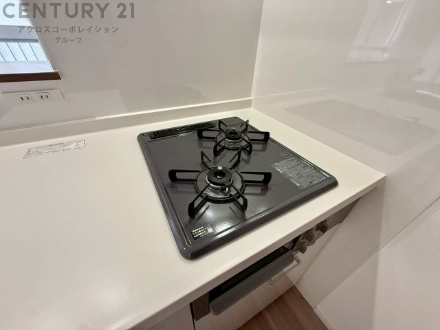 多数の調理器具を同時に使用でき、料理の効率化が可能。省エネで節約になり、様々な料理スタイルに適応できます。また、火力調整が独立しており、手入れや掃除もしやすく、今よりもっとお料理が楽しくなるかも。