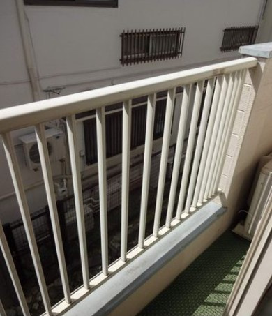 杉並区阿佐谷南３丁目のアパートのバルコニー