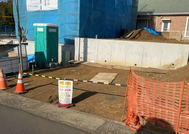 【外観】 | 土地の面積＝住宅面積ではありません。建ぺい率の問題などで、土地のある場所によって住宅を建てられる面積は限られています。高さもしかり、「土地」という言葉の中には、建築条件も含まれると考えておきましょう。