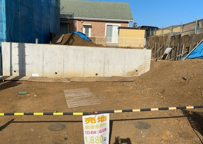 【外観】 | 物件の詳細については、現地を見てわかること以外に、役所や法務局などで調べないとわからないことがあります。そのため、現地に行く場合は、もしこの物件を買ったらどのような生活ができるかをイメージしましょう。