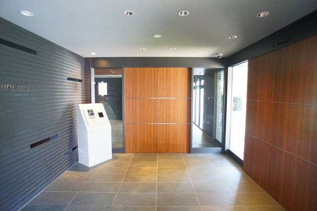 幸 court nara sanjoのエントランス