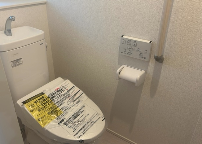 【トイレ】 | トイレは大きさや形、機能、抗菌性などが異なる多種多彩なタイプが各メーカーから出ています。それぞれに良さがあるため、事前にどういったタイプのトイレがいいのかをご家庭内で決めて、内見に行くといいでしょう。