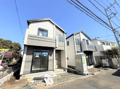 【外観】 | 【仲介手数料２４０万円が無料！！】■南道路■太陽光発電に蓄電池■長期優良認定住宅 | 諸費用２４０万円ＯＦＦ！
家計応援サービスの限界に挑戦中！
■南道路で陽当り良好
■長期優良認定住宅
■住宅性能評価６項目で最高評価
■太陽光発電、蓄電池
■ＺＥＨ水準住宅
■モデルハウス見学可能