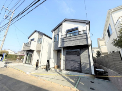 【外観】 | 【仲介手数料２４０万円が無料！！】■南道路■太陽光発電に蓄電池■長期優良認定住宅 | 諸費用２４０万円ＯＦＦ！
春の特別キャンペーン
日本一の家計応援サービスに挑戦中！
■南道路で陽当り良好
■長期優良認定住宅
■住宅性能評価６項目で最高評価
■太陽光発電、蓄電池
■省エネ性能ラベル