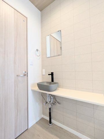 葛飾区東四つ木１丁目の戸建の内装|～2階 洗面ボウル写真～