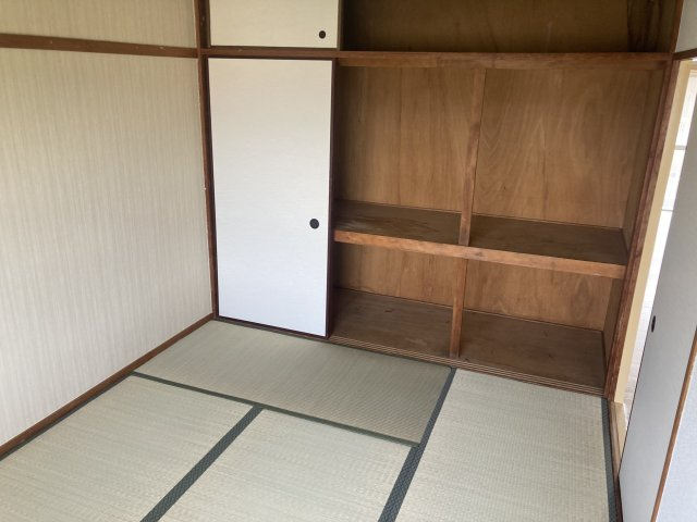 メゾン北鈴の収納|天井高の押し入れ、壁一面で広々