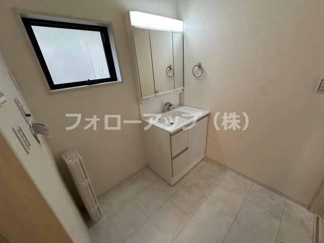 貝塚市三ツ松5期１号棟の洗面所|脱衣スペースもあります