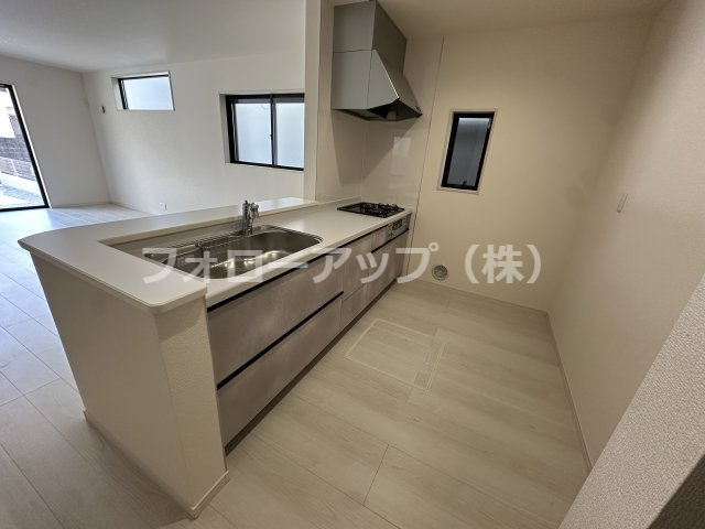 貝塚市三ツ松5期１号棟のキッチン|コンパクトなキッチンで掃除もラクラク