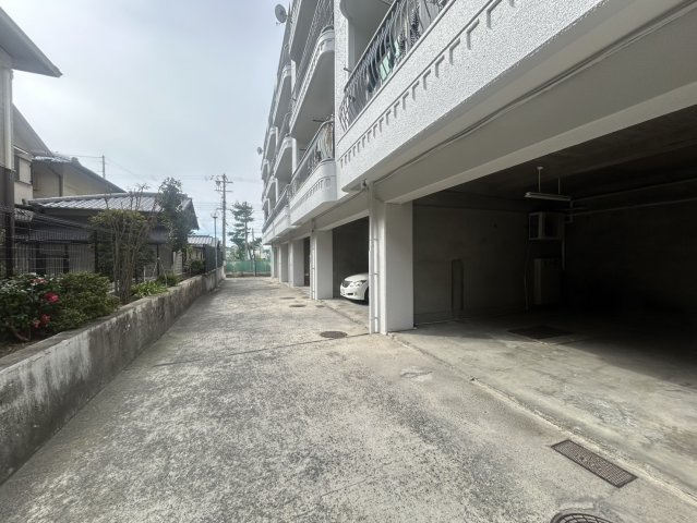 シャンボール豊中の駐車場