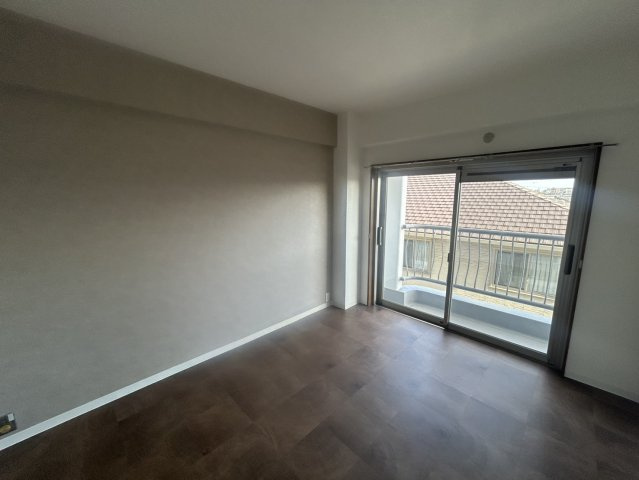 シャンボール豊中の洋室