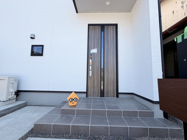 島田市御仮屋町／　新築戸建の玄関