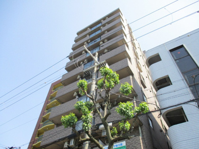 【外観】 | コスモプラザ新大阪 | レンガ貼りのきれいな外観です