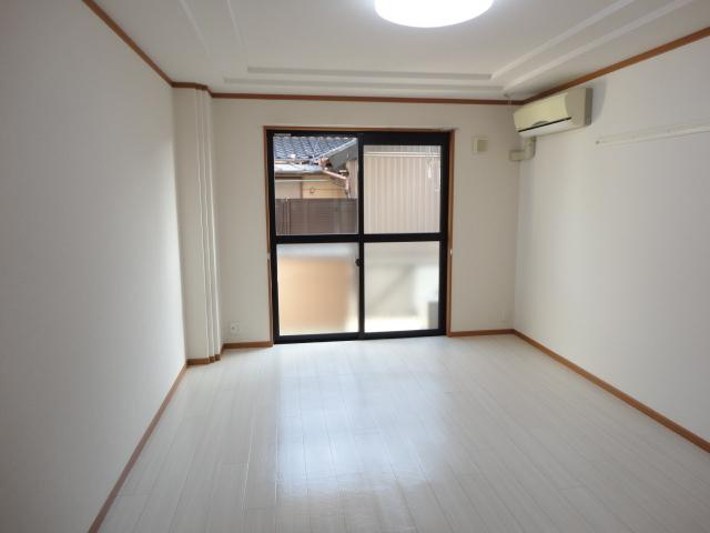 リバティヒルズ吉田Ⅴ　　刈谷市近郊の賃貸はクラスホーム刈谷店の居間・リビング|洋室