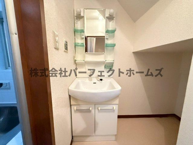 春日元町1丁目戸建　賃貸の独立洗面台|朝の支度にも助かる、独立の洗髪洗面化粧台