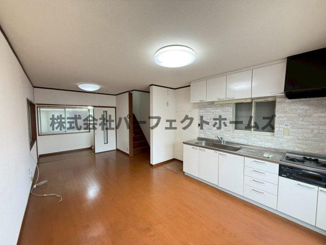 春日元町1丁目戸建　賃貸の居間・リビング|使いやすいリビングです