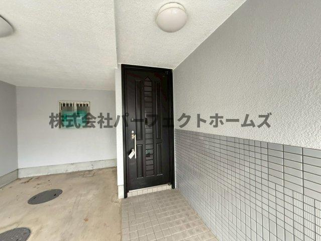 春日元町1丁目戸建　賃貸のエントランス|建物の内部です