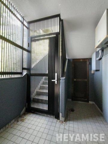 ホークヒルズ東山手のエントランス